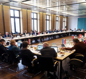 Konferenzsaal der vierten Sitzung der Digitalministerkonferenz 