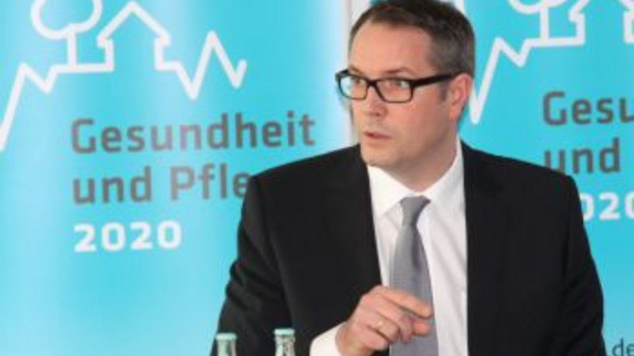Gesundheitsminister Alexander Schweitzer bei der Pressekonferenz zum Zukunftsprogramm "Gesundheit und Pflege - 2020" am 6. März 2014