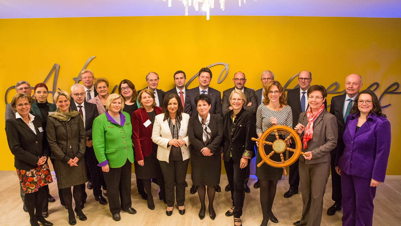 Gruppenaufnahme der Teilnehmerinnen und Teilnehmer der ASMK 2014