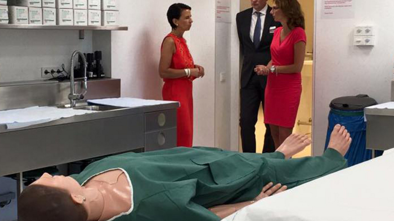 Zu Besuch bei Lohmann & Rauscher, einem international führenden Anbieter von zukunftsorientierten Medizin- und Hygieneprodukten   