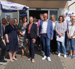 Ministerin Dörte Schall besucht im Rahmen ihrer Sommerreise die vhs Hunsrück