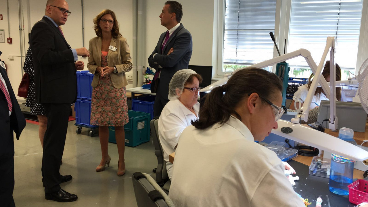 Ministerin Sabine Bätzing-Lichtenthäler zu Besuch bei TRACOE medical GmbH
