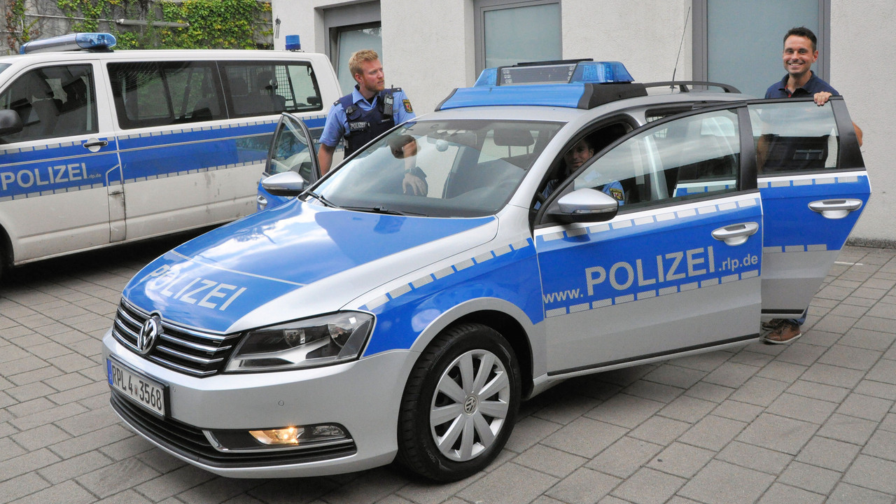 Staatssekretär David Langner lernte heute die Abläufe beim Wachbetrieb kennen, nahm an einer Streifenfahrt teil und bekam Einblick in den täglichen Arbeitsalltag der Polizeiinspektion Kaiserslautern 2.