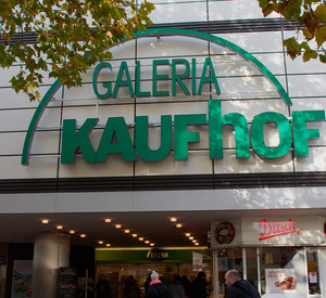 Außenseite des Galeria Kaufhof Gebäudes in Mainz