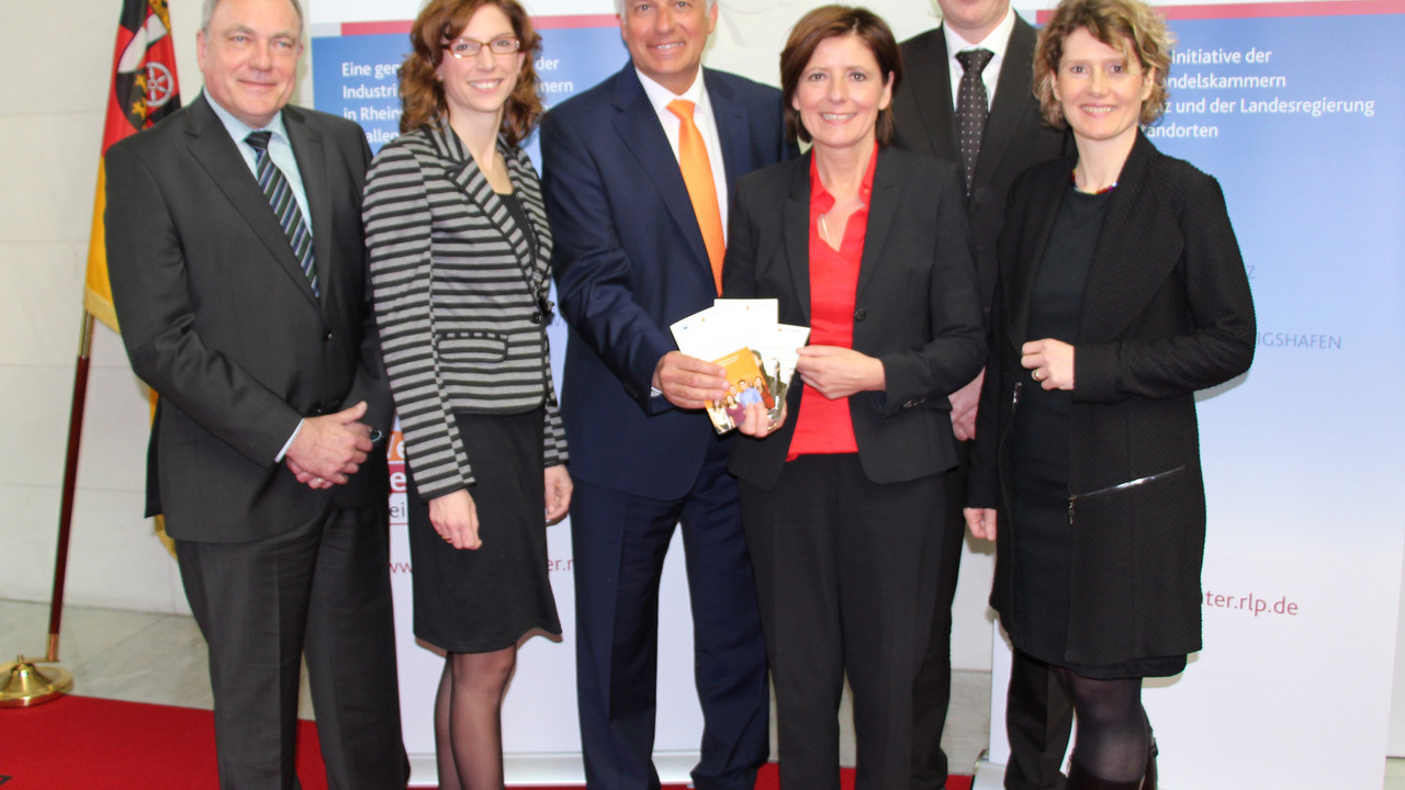 Pressekonferenz zum Start der Welcome Center in Rheinland-Pfalz mit Ministerpräsidentin Malu Dreyer, Wirtschaftsministerin Eveline Lemke, Arbeitsministerin Sabine Bätzing-Lichtenthäler und Hauptgeschäftsführer der IHK Trier Dr. Jan Glockauer