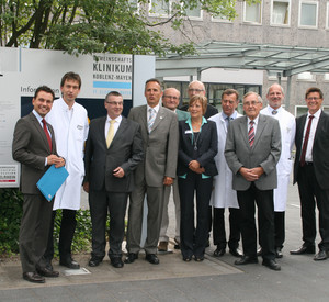 Staatssekretär David Langner überzeugte sich bei seinem Rundgang von dem breiten Leistungsangebot des Krankenhauses