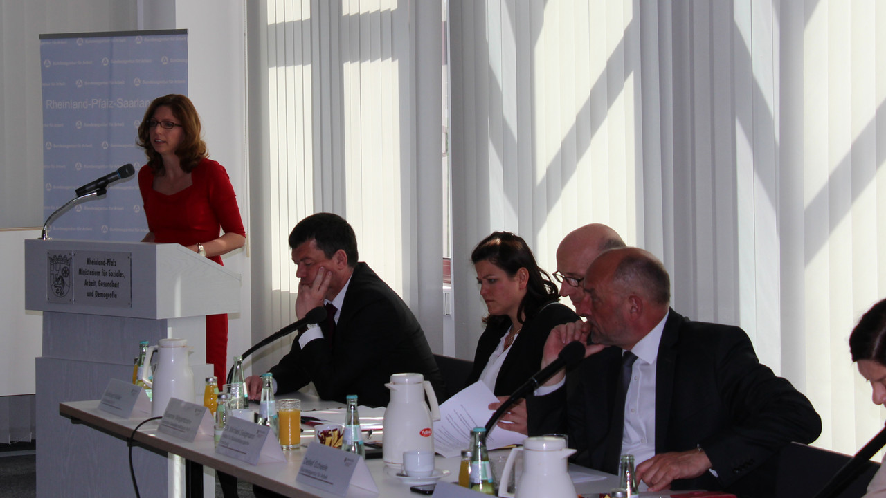 Ministerin Sabine Bätzing-Lichtenthäler beim Dialog Sozial zur Westpfalzinitiative